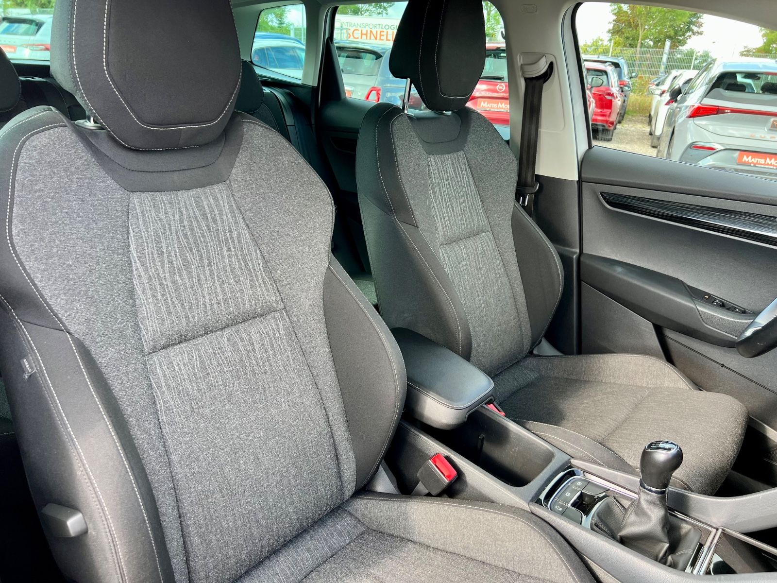 SKODA Karoq 1.5 TSI Style KLIMAAUT NAVI SHZ PDC CARPLA