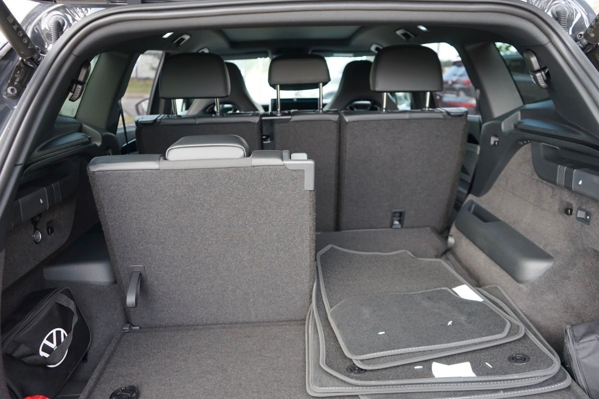 Fahrzeugabbildung Volkswagen Tayron 2.0 TDI 4Motion R-Line*Pano*Head Up*Ahk