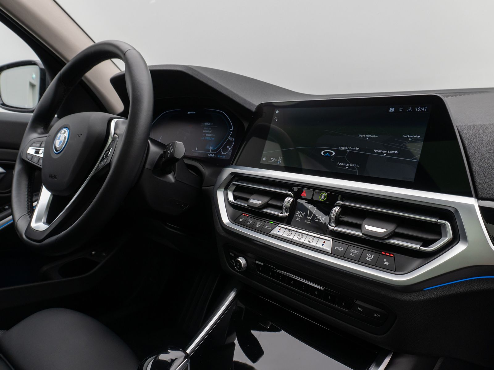 Fahrzeugabbildung BMW 320e Sport Line Panorama DAB CockPitPr PDC Alarm