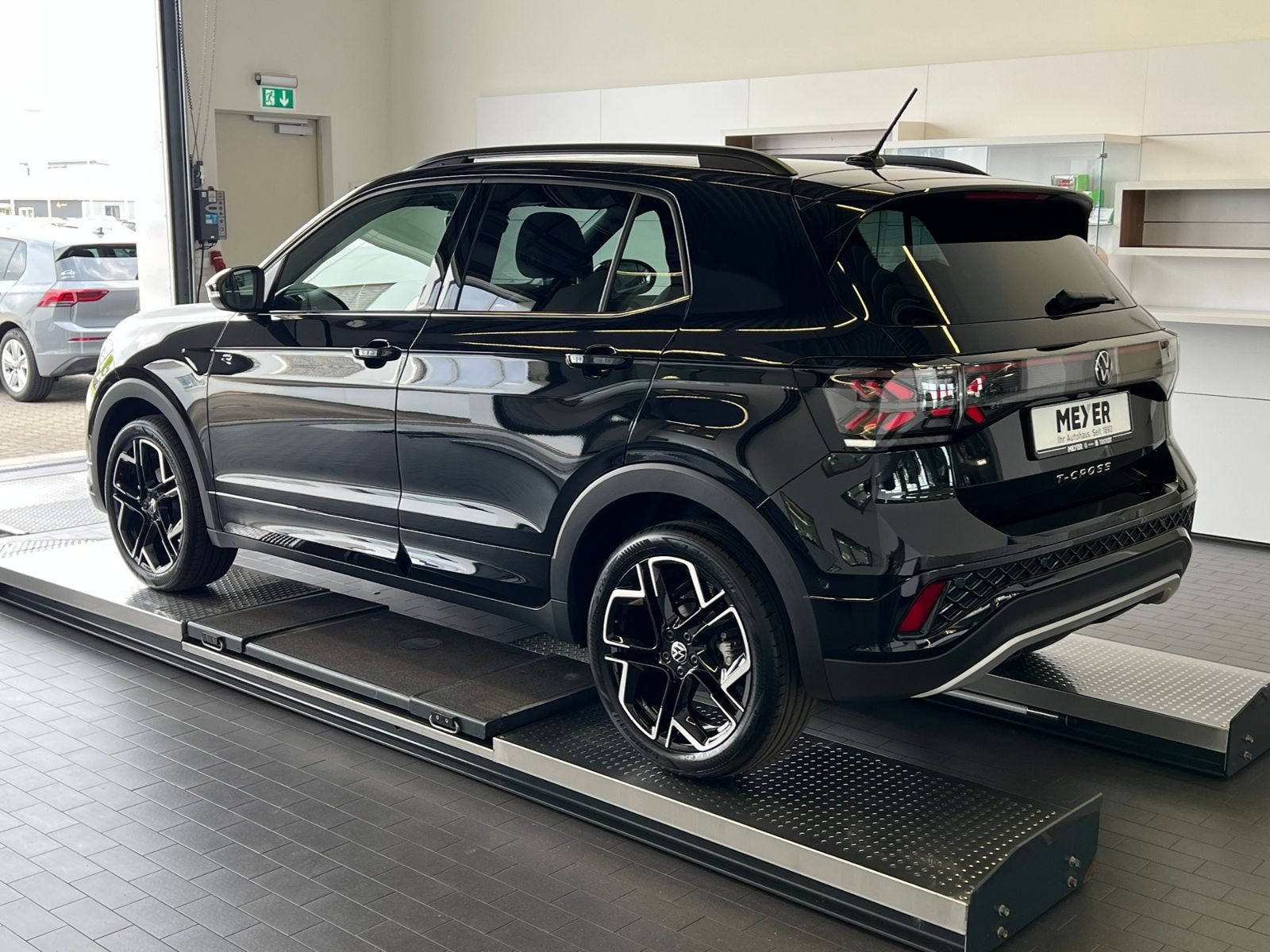 Fahrzeugabbildung Volkswagen T-Cross R-Line 1.5 TSI DSG *AHK, IQ.LIGHT, ACC,
