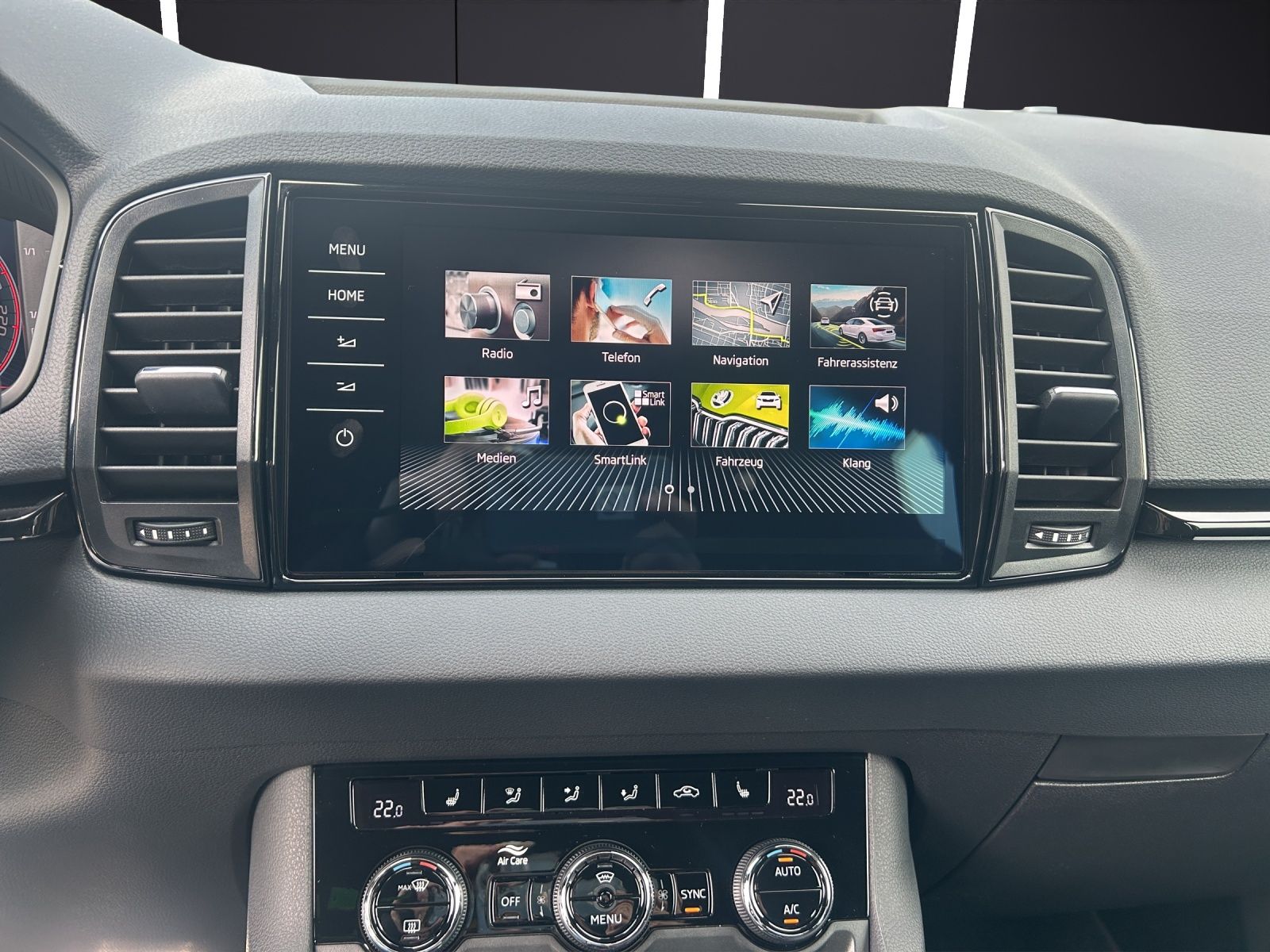 Fahrzeugabbildung SKODA Karoq 2.0 TSI Sportline 4x4 AHK MATRIX ACC