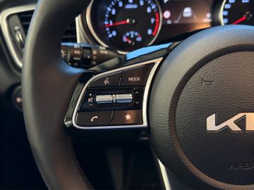 Kia Ceed SW 1.5T Kamera Klima Sitzheizung CarPlay