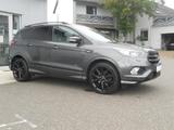 Ford Kuga ST-Line - Ford Kuga: Schwarz