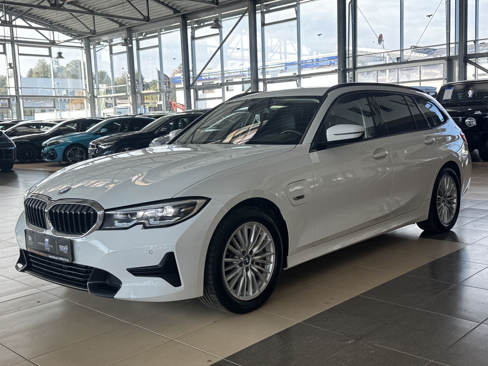 BMW 330 e Sport-Line Leder Ambiente Navi AHK LED SHZ imagem 3