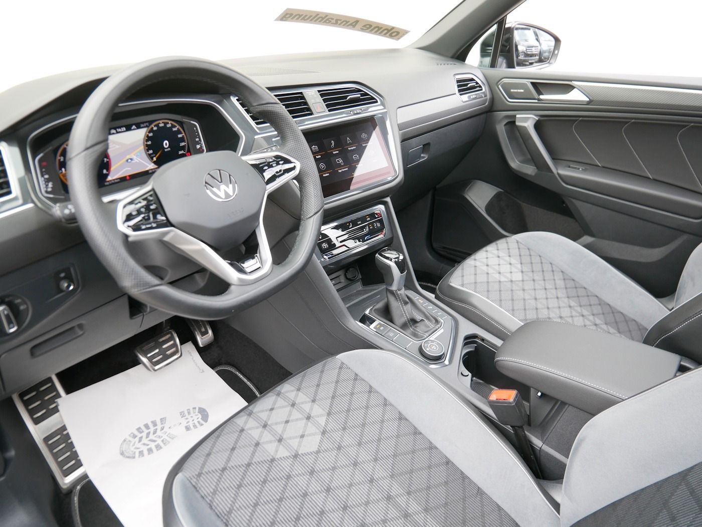 Fahrzeugabbildung Volkswagen Tiguan Allspace 2.0 4x4 R-Line NEU75T 7-Sitze AH