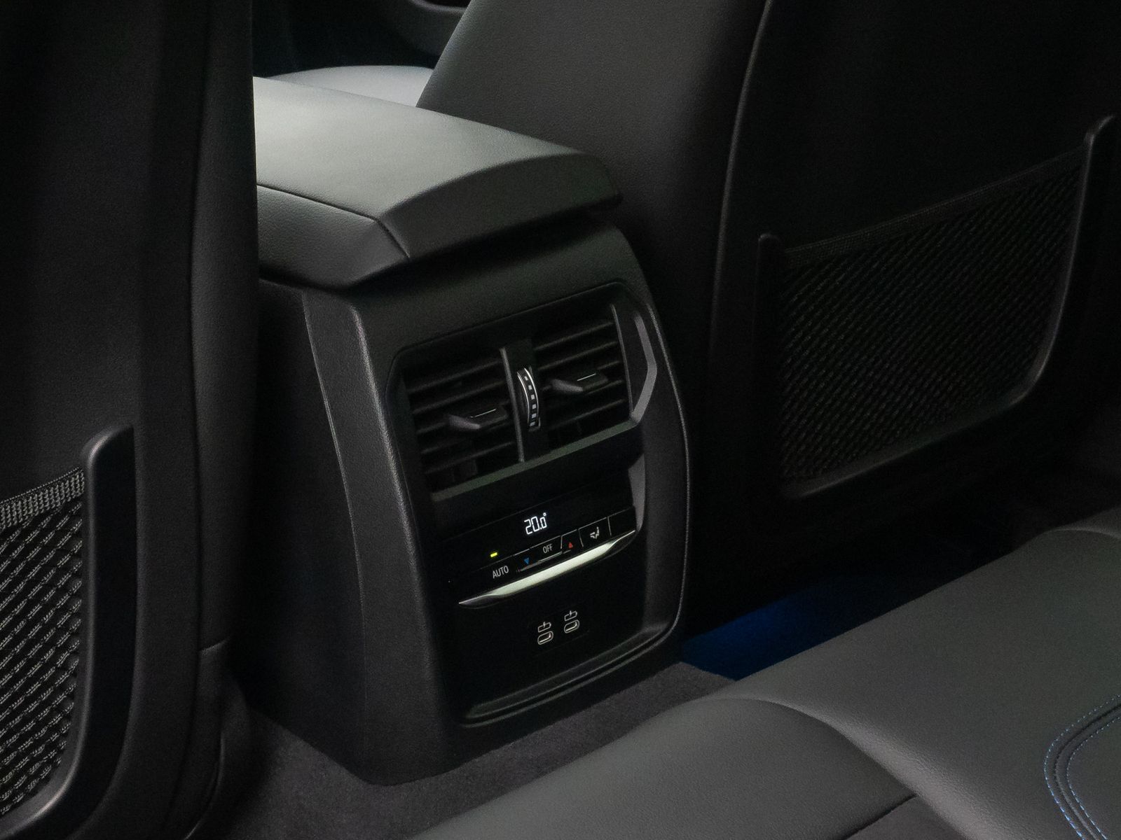 Fahrzeugabbildung BMW 320d M Sport Kamera DAB Standhzng HiFi Alarm HUD