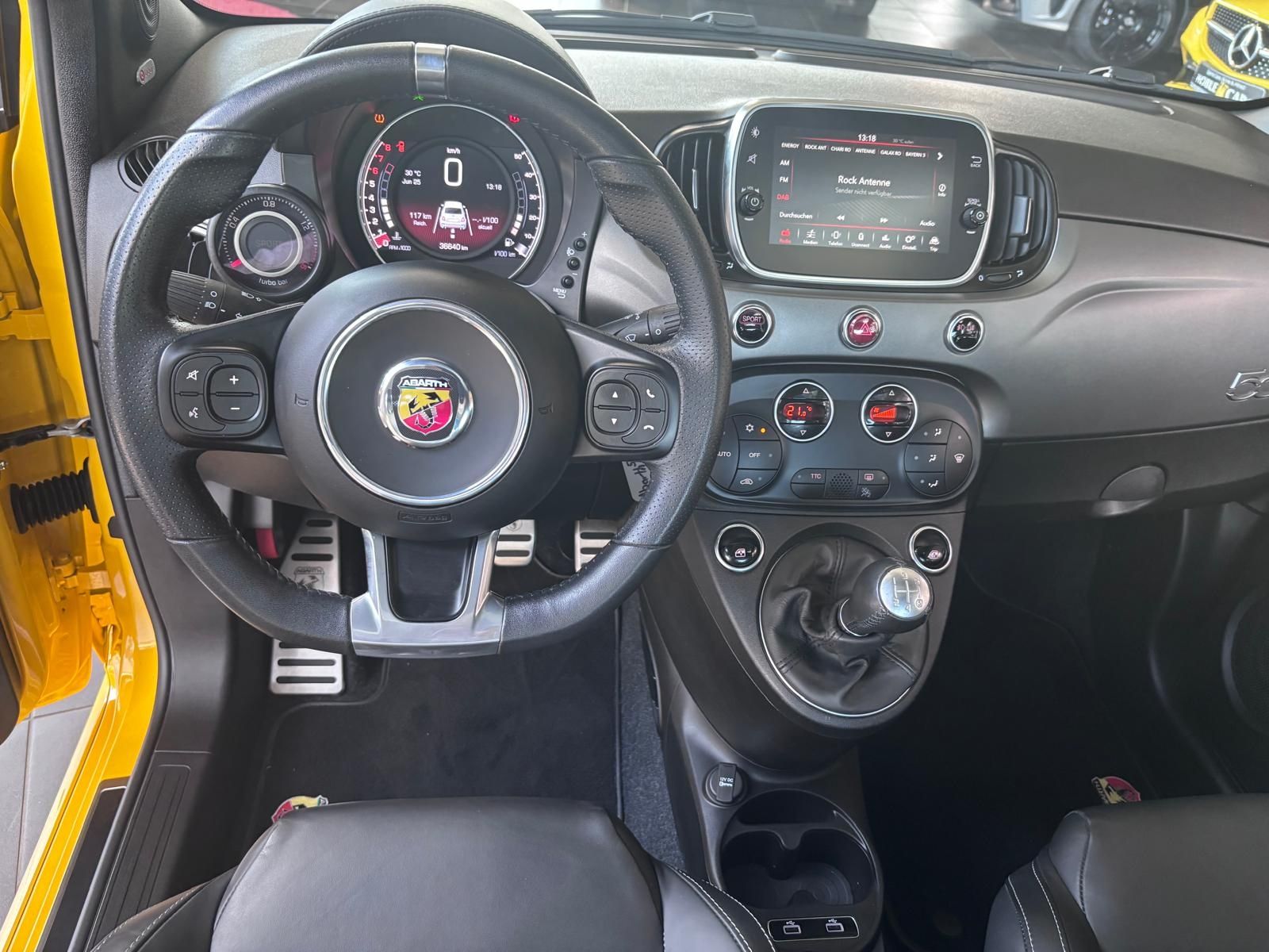 Fahrzeugabbildung Abarth 595 Pista KLIMA XENON ALU CARPLAY BEATS