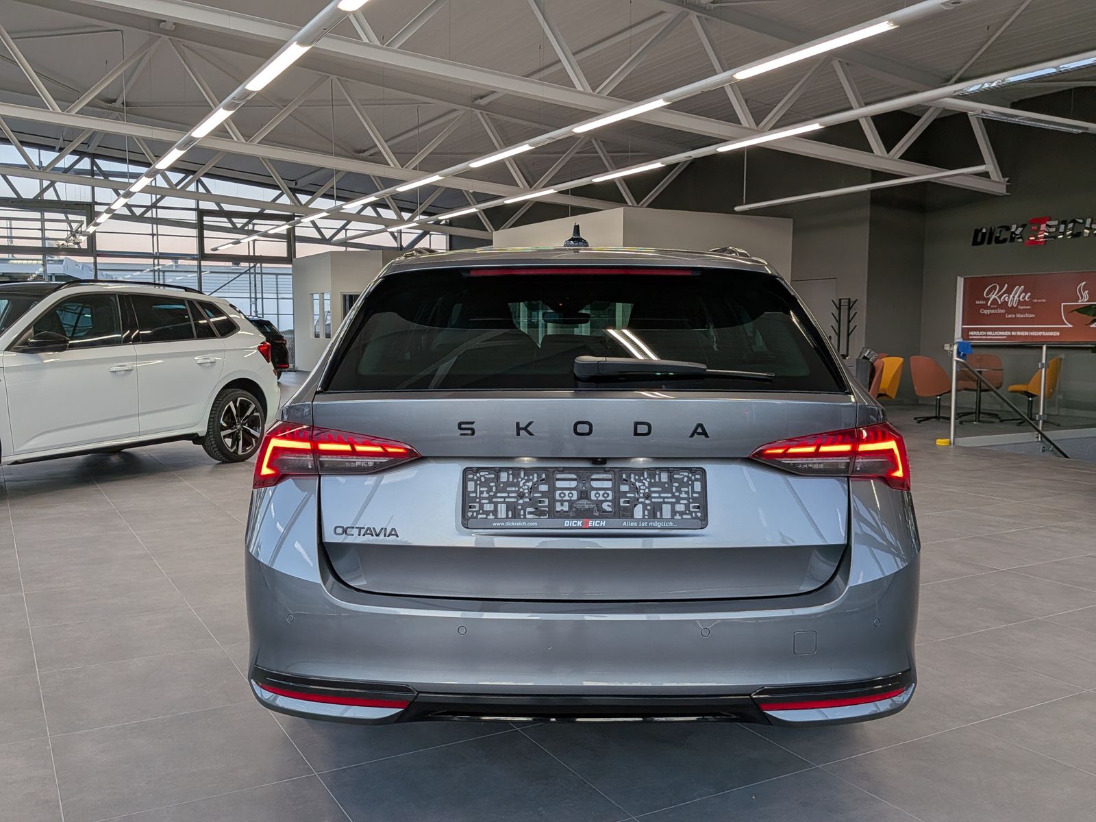 Fahrzeugabbildung SKODA Octavia 2.0 TDI DSG Sportline Matrix AHK 5J-Gara