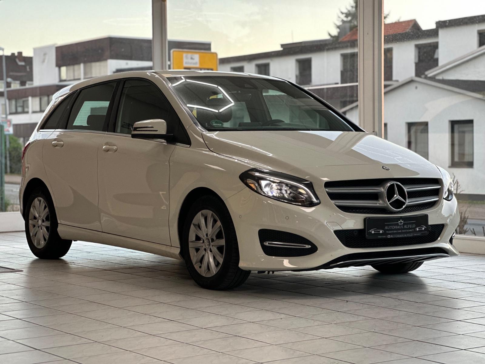 Mercedes-Benz B 180 Xenon Scheckheft Rückfahrkamera Style