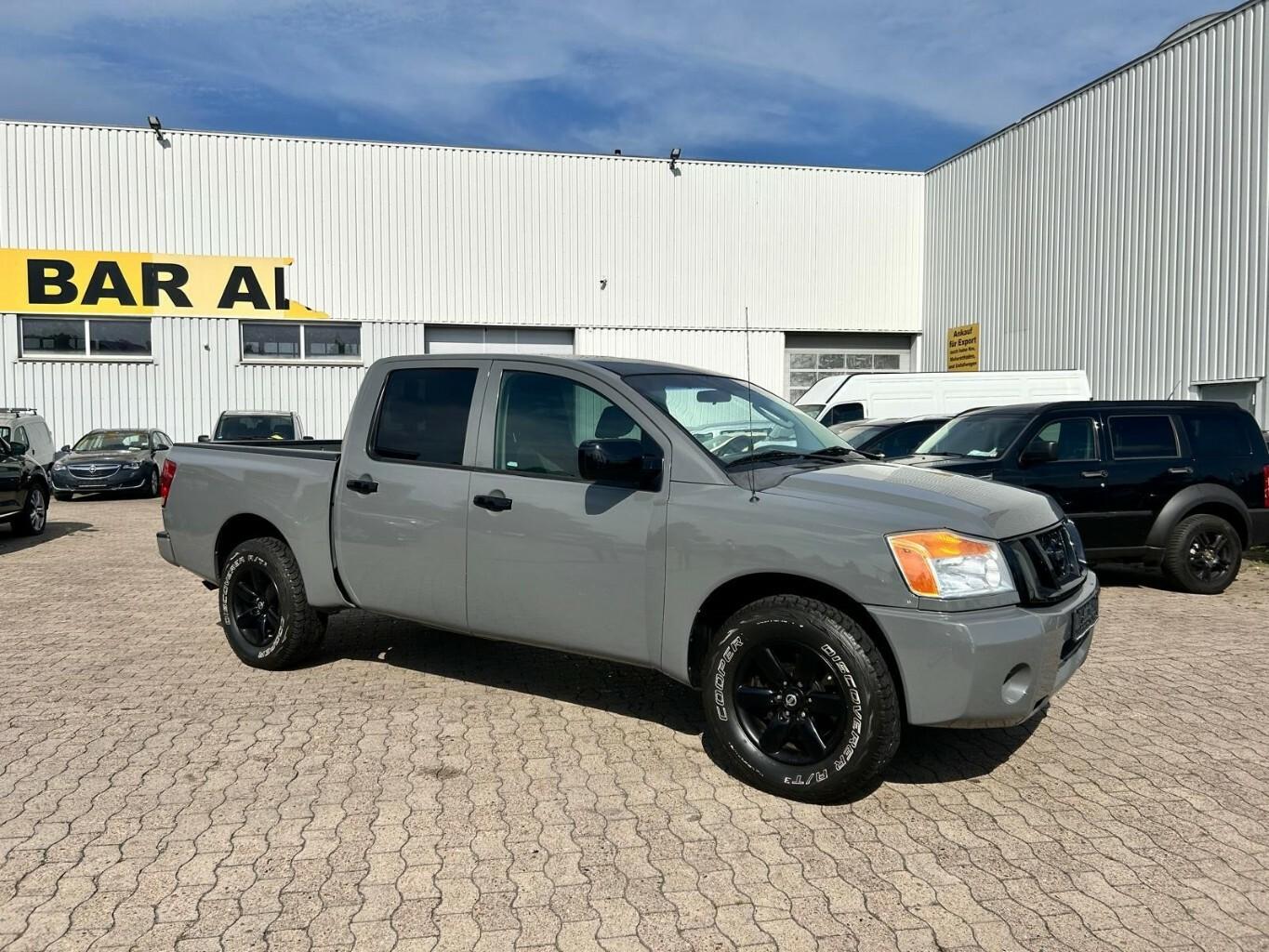 Nissan Titan 2011 — photo 22