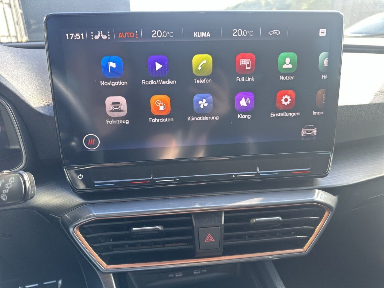 Fahrzeugabbildung CUPRA Formentor VZ 2.0 TSI 4Drive 310 PS*ACC* - mit KI generiert/bearbeitet