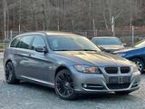 BMW 320d Touring xDrive*MOPF*AUTOMATIK*EDT.*BT*PANO* - BMW 320 aus 2010: 320d
