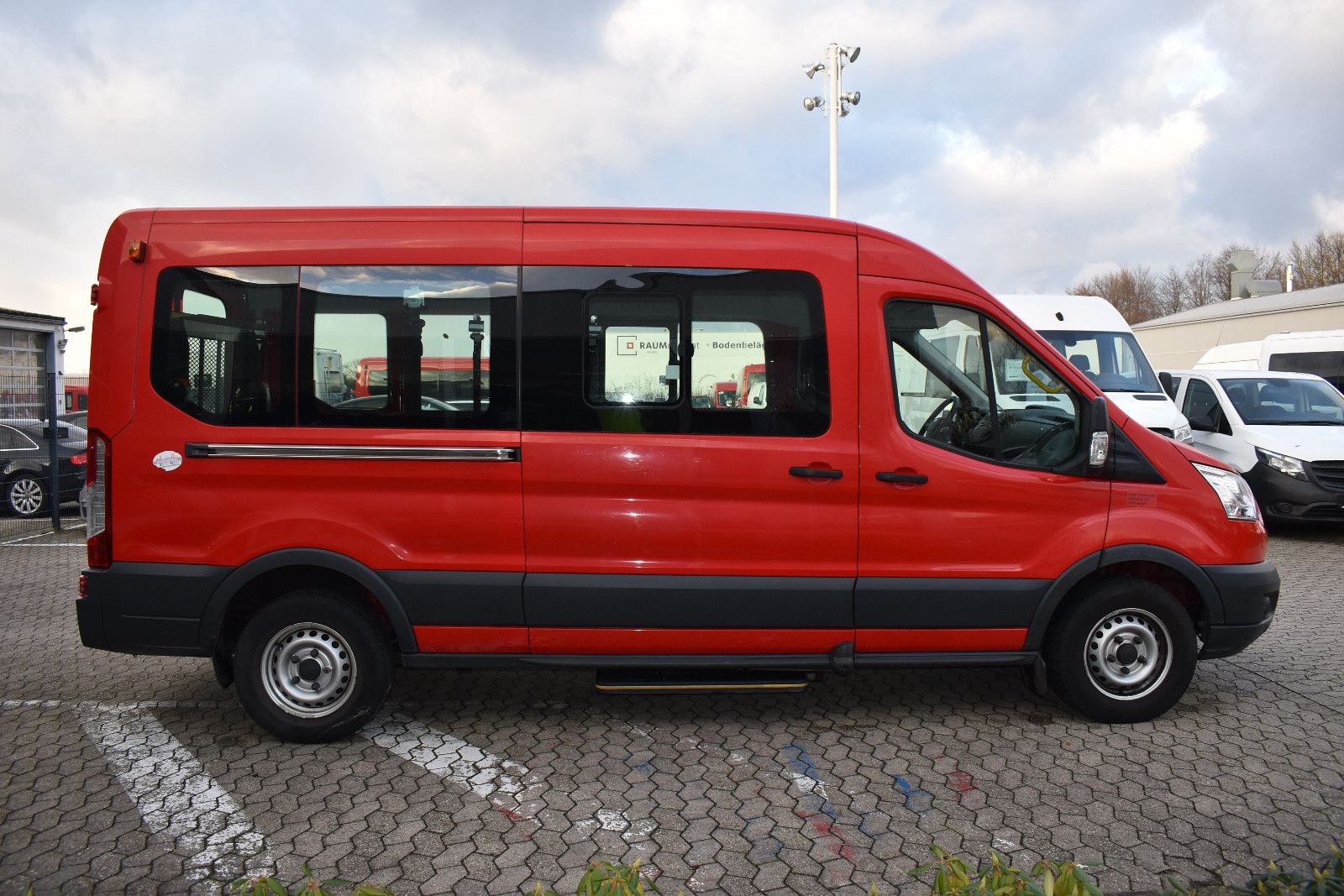 Fahrzeugabbildung Ford Transit Kombi 350 L3 Behindertengerecht *4394