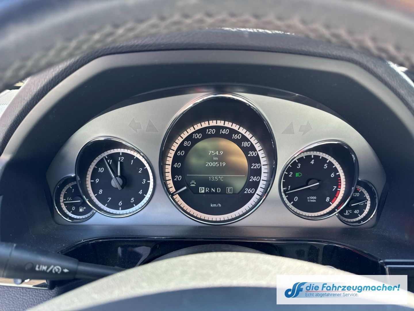 Fahrzeugabbildung Mercedes-Benz E 200 CGI BlueEfficiency Navi Bi-Xenon Kurvenlic