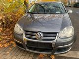 Volkswagen Vw Jetta 1,6 Benzin Klima Pdc - gebrauchte VW Jetta aus dem Jahr 2007