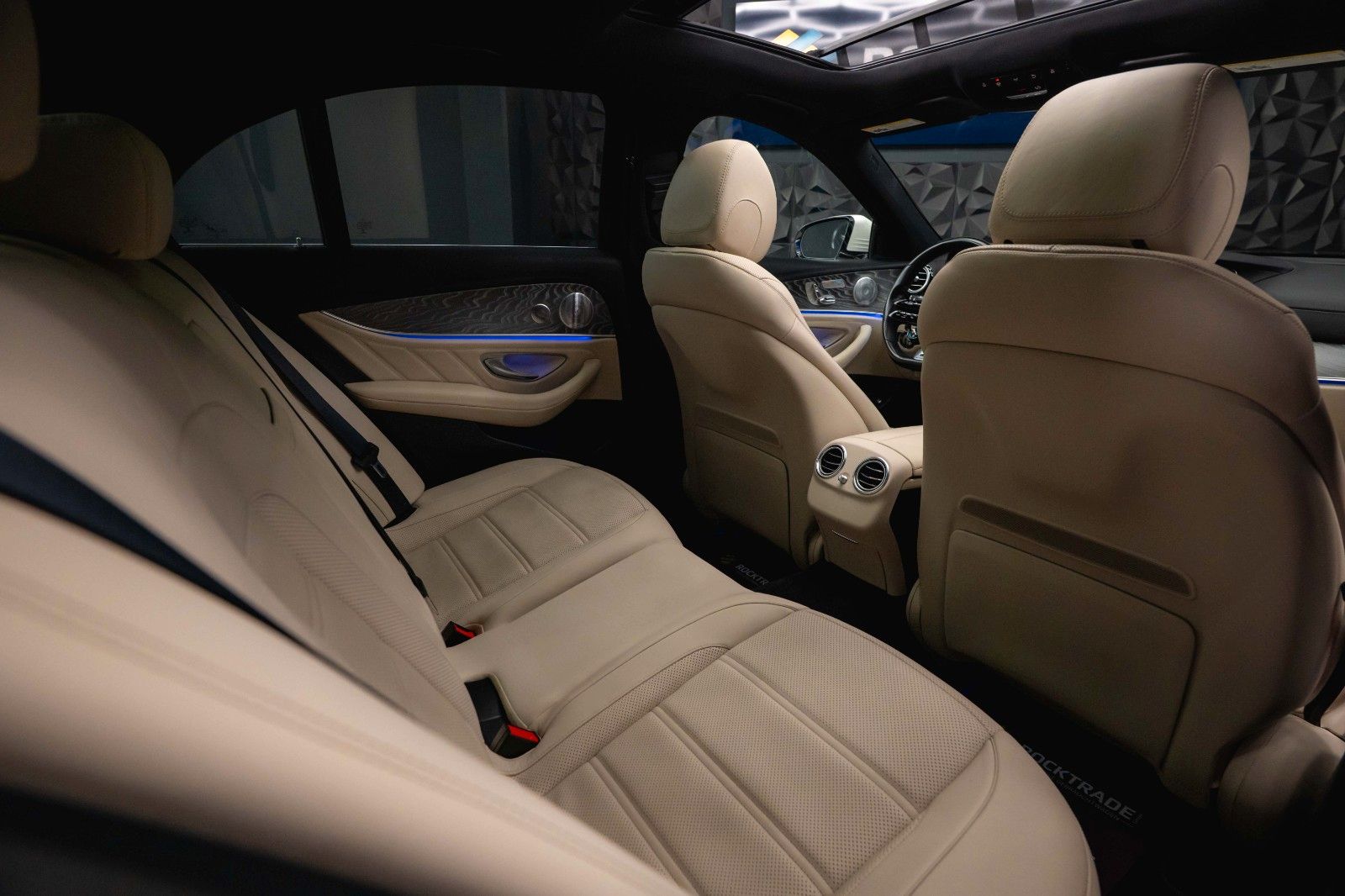 Fahrzeugabbildung Mercedes-Benz E 53 AMG 4Matic+ Facelift Designo *ACC*Pano*360*