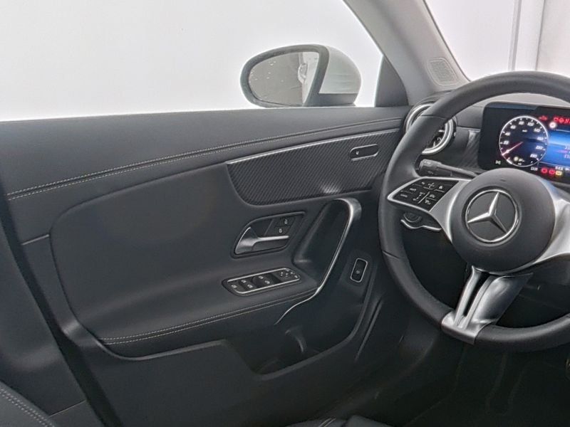 Fahrzeugabbildung Mercedes-Benz CLA 180 Progressive*Pano*LED*Kamera*MBUX Premiu*