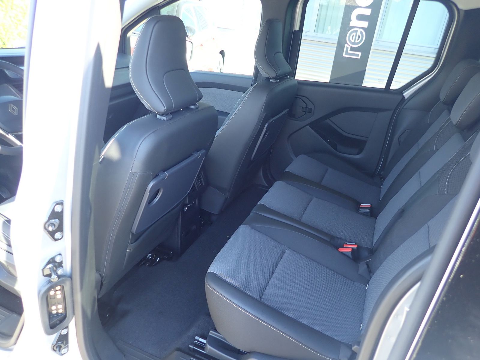 Fahrzeugabbildung Renault Kangoo E-TECH elektr. Techno Comfort Range AC22
