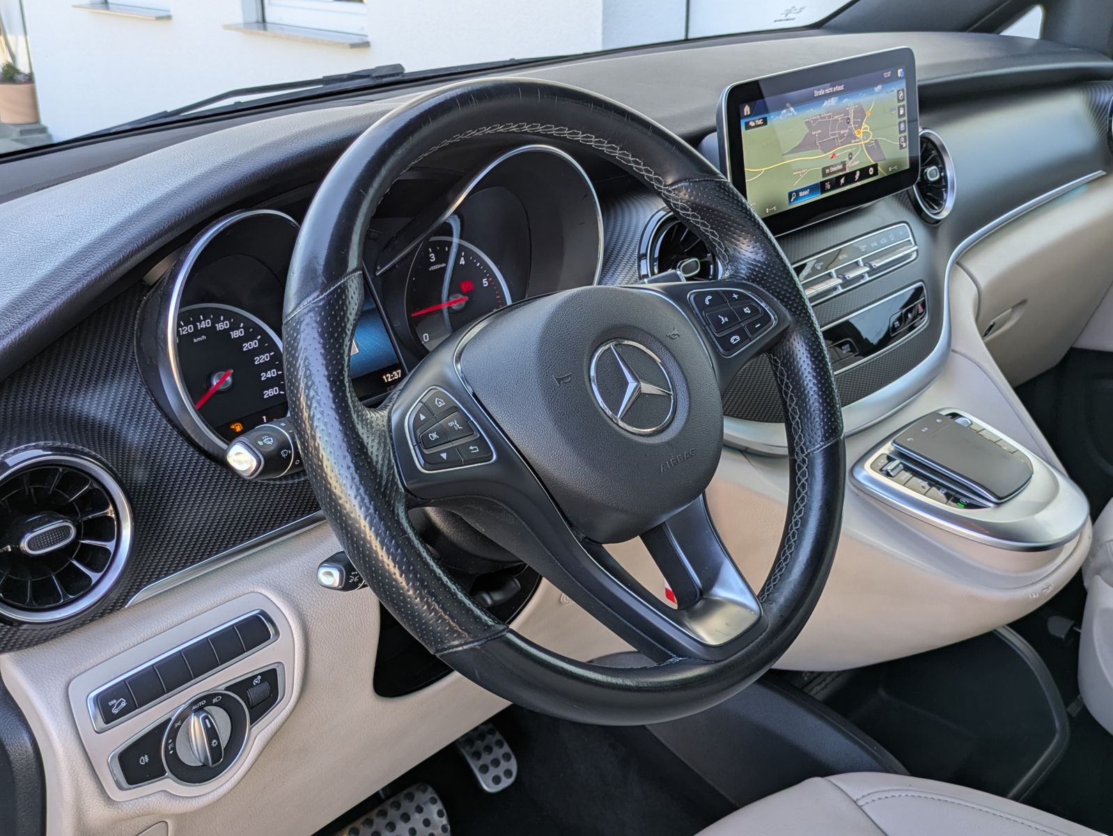 Fahrzeugabbildung Mercedes-Benz V 300 d 4MATIC AMG lang PANO*LED*LEDER*DISTR.