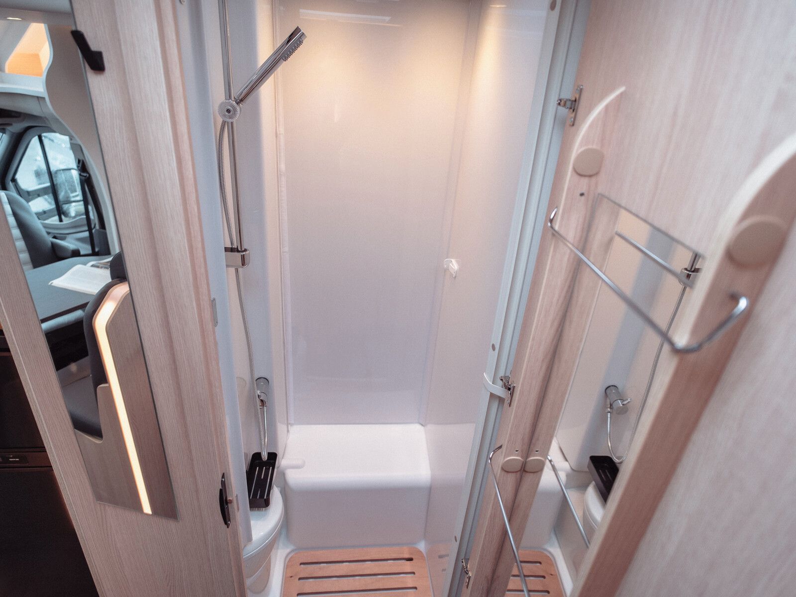 Fahrzeugabbildung Sunlight Adventure T Ford 670S Navi/Kamera, SAT/TV uvm.