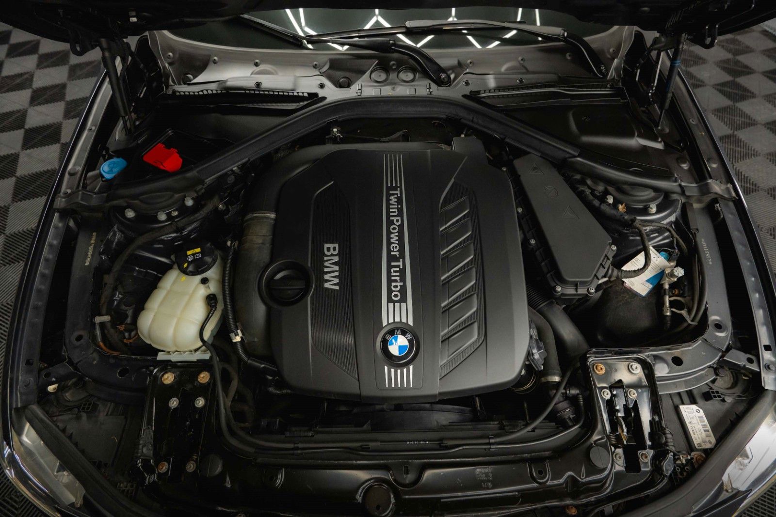 Fahrzeugabbildung BMW 335d xDrive Sport Line | LED | Pano | HUD | TÜV