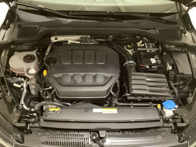 Golf Variant R-Line 2,0 TSI 140 kW DSG Matrix,