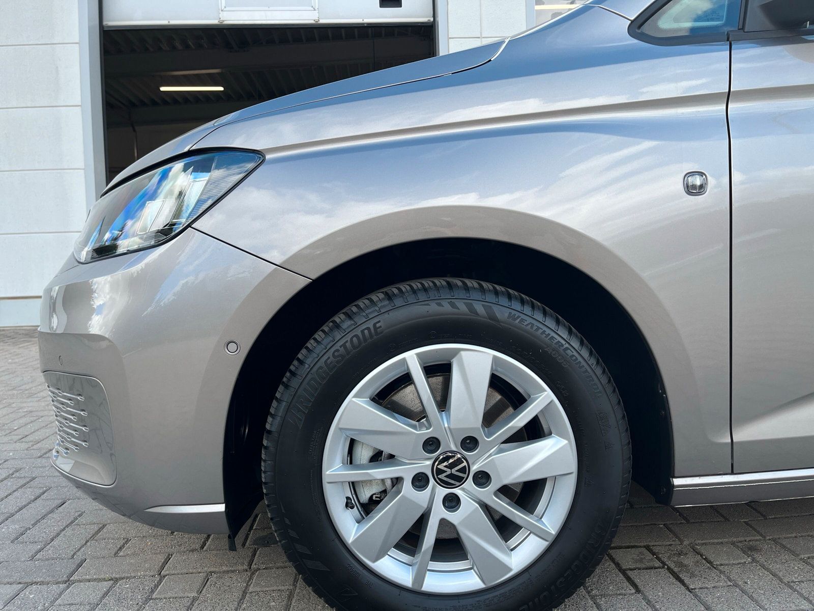 Fahrzeugabbildung Volkswagen Caddy Maxi 1.5 TSI DSG Life AHK ACC KAMERA