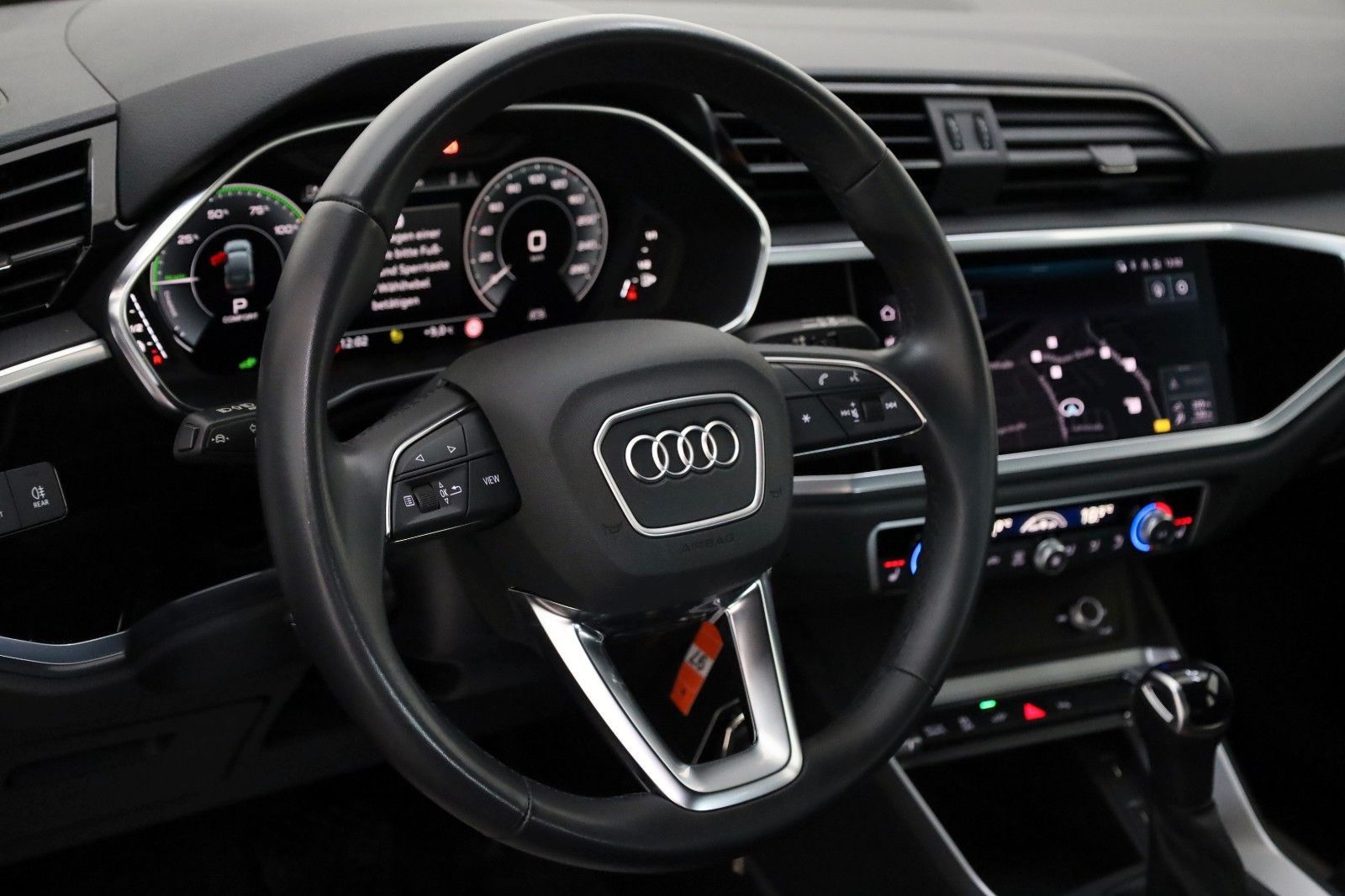 Fahrzeugabbildung Audi Q3 Sportback 45 TFSI e, Leder,Navi,SH,Kamera,AHK