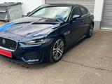 Jaguar XE R-Dynamic - blaue Jaguar XE