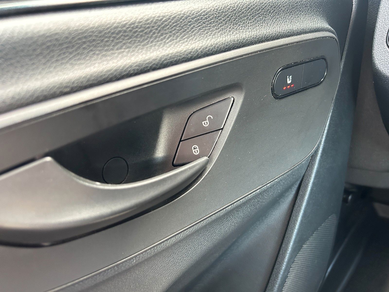 Fahrzeugabbildung Mercedes-Benz Sprinter 317 CDI 4325 9G Klima Kamera SHZ