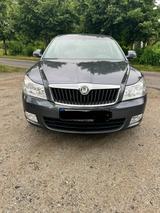 Skoda Octavia 1.6 Classic Classic - Skoda Octavia mit Benzin-Antrieb: Limousine, 1.6