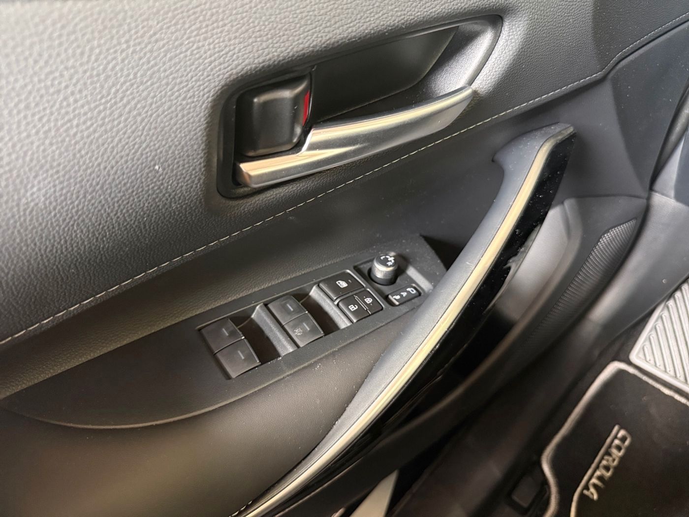 Fahrzeugabbildung Toyota Corolla Touring Sports 2.0 Lounge PanoramaSD JBL