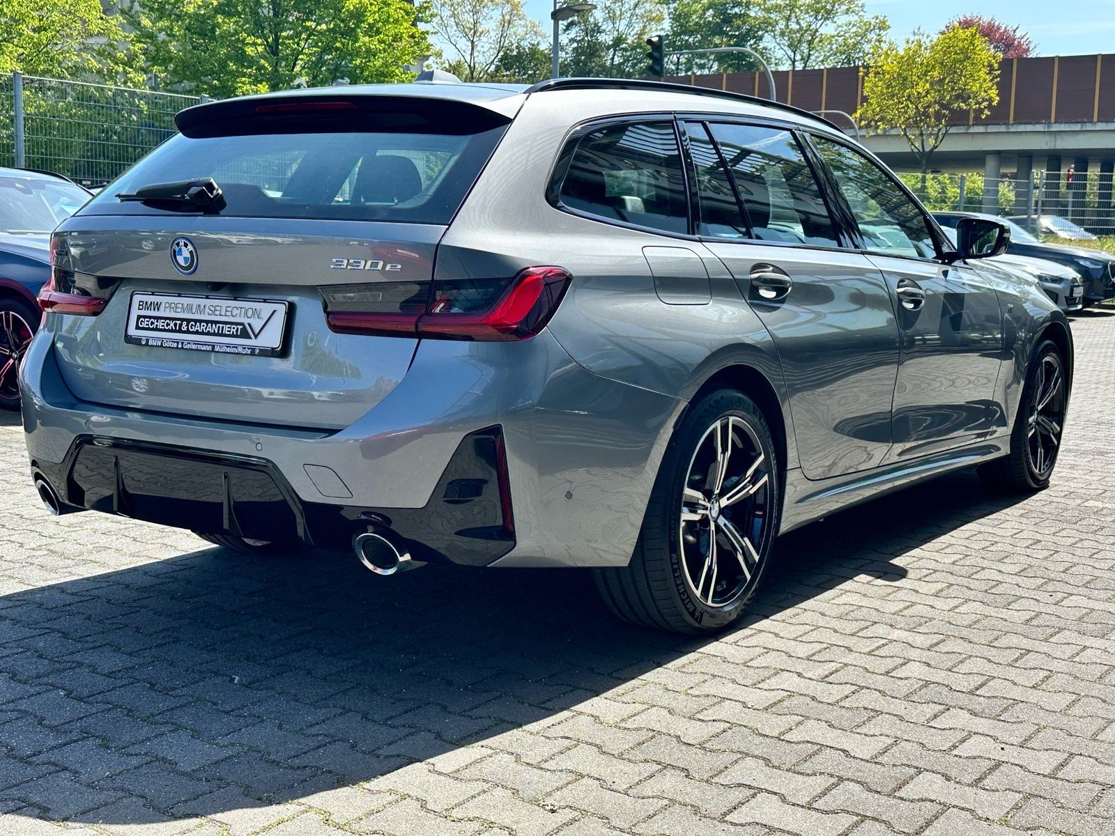 BMW 330 - Bild 2
