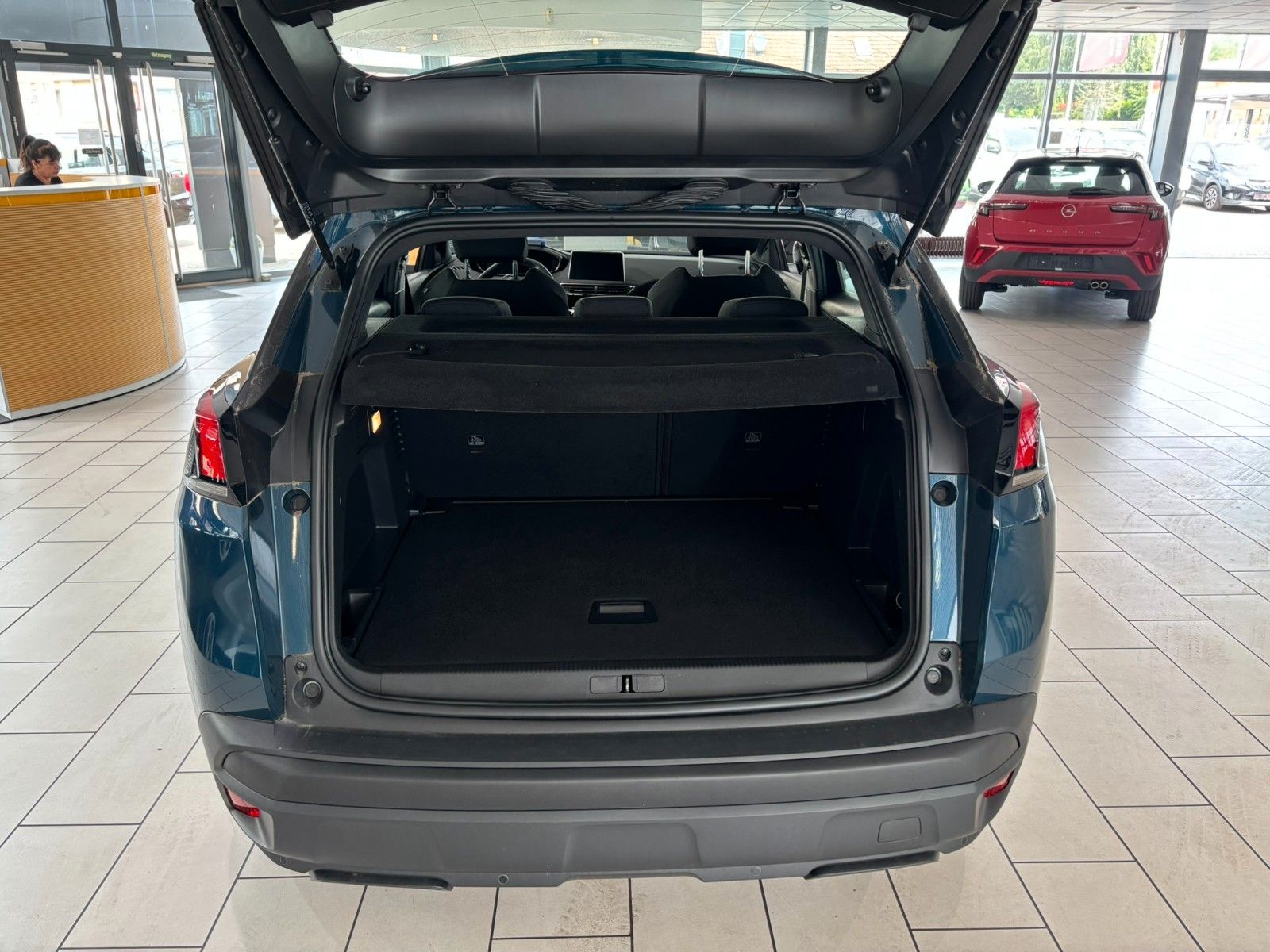 Fahrzeugabbildung Peugeot 3008 1.2T ACTIVE PACK NAVI/LED/SPORT/VIRT/PDC