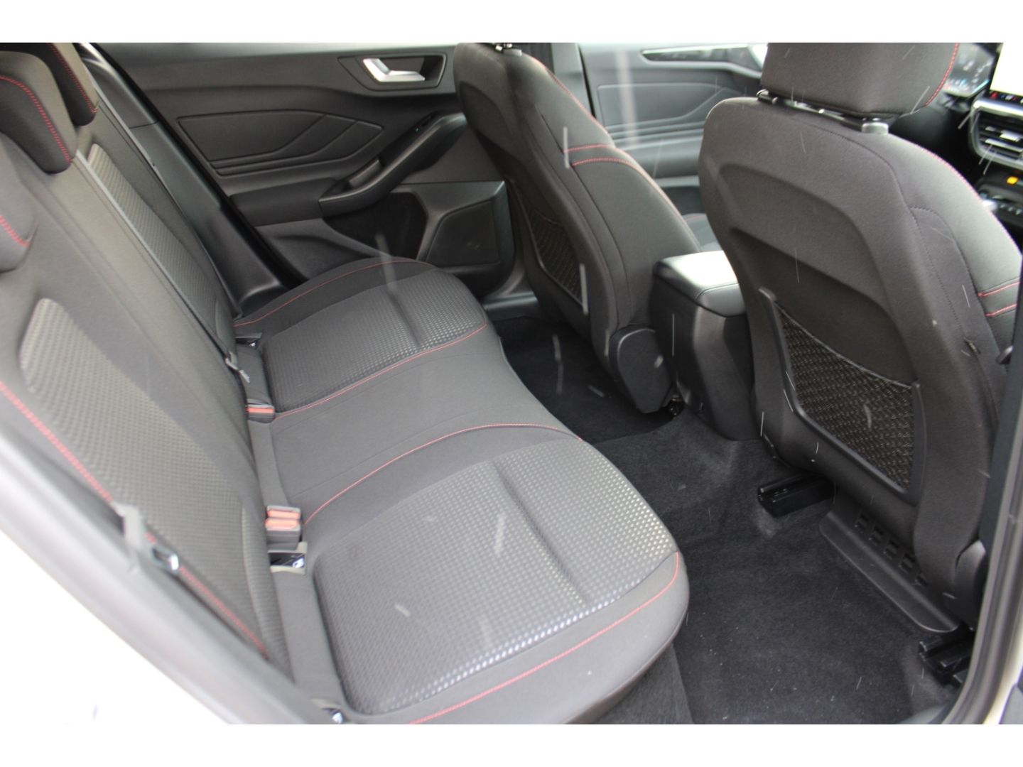 Fahrzeugabbildung Ford Focus Turnier ST-Line ACC LED TWA Navi DAB GJR R