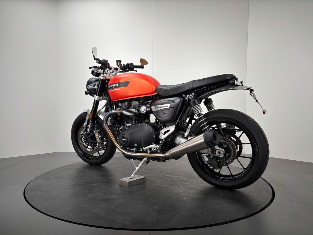 Fahrzeugabbildung Triumph SPEED TWIN 1200 *ZUBEHÖR *1. HAND *BAJA ORANGE