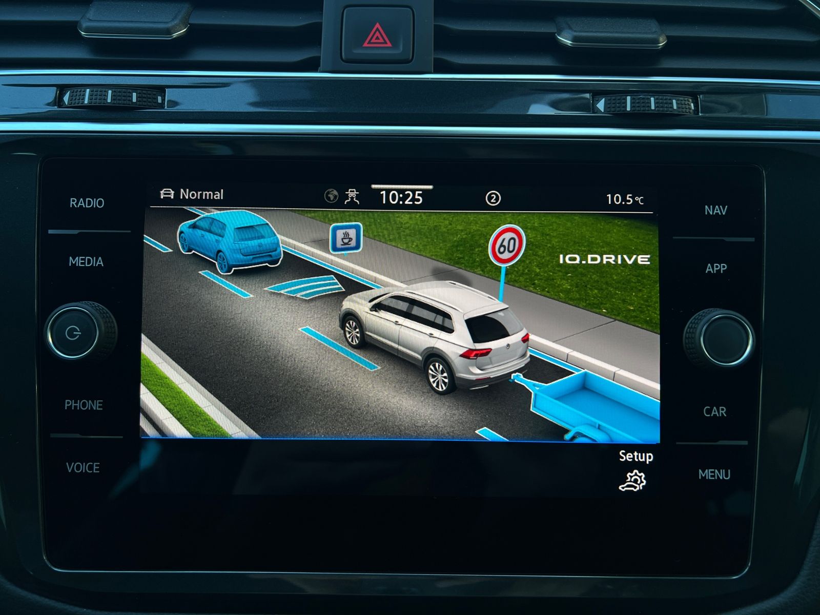 Fahrzeugabbildung Volkswagen Tiguan Elegance 2.0 TSI DSG 4MOTION *AHK, Matrix