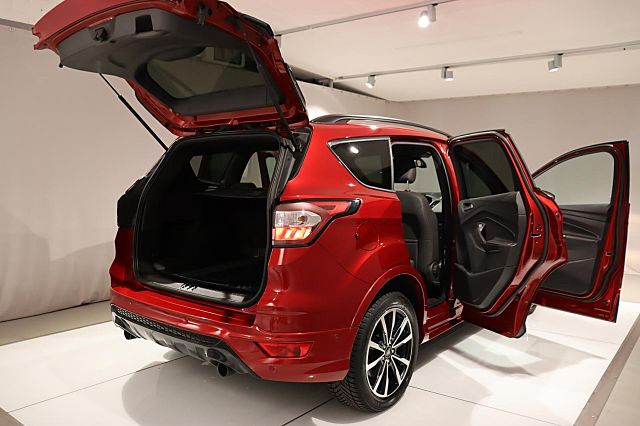 Kuga 1.5 EcoBoost ST-Line AHK SHZ KAMERA Tempoma