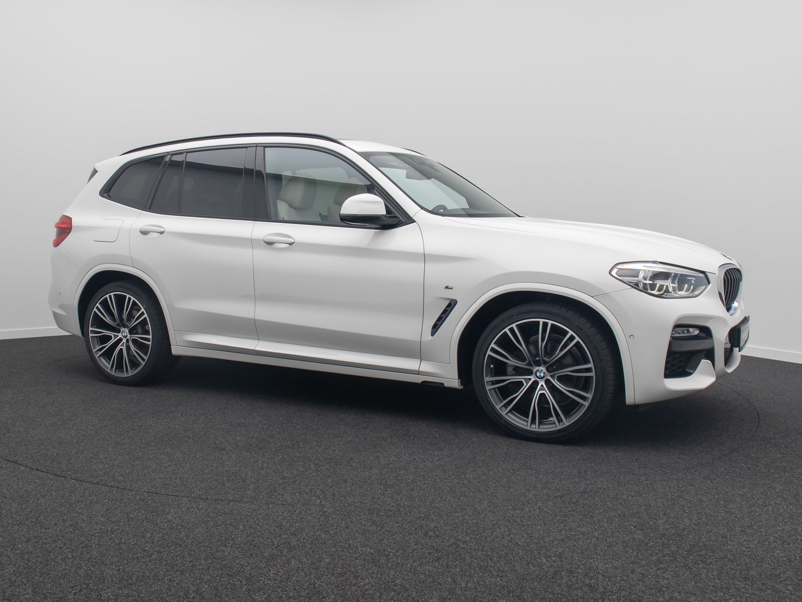 Fahrzeugabbildung BMW X3 xD20d M Sport Kamera Panorama HUD DAB HiFi