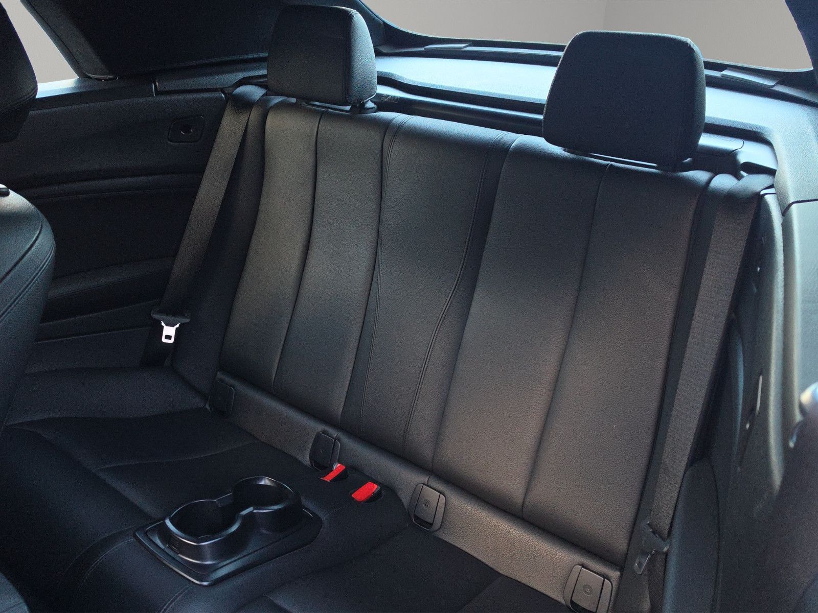 Fahrzeugabbildung BMW 218i Cabrio M Sport LEDER XENON SHZ TEMPOMAT
