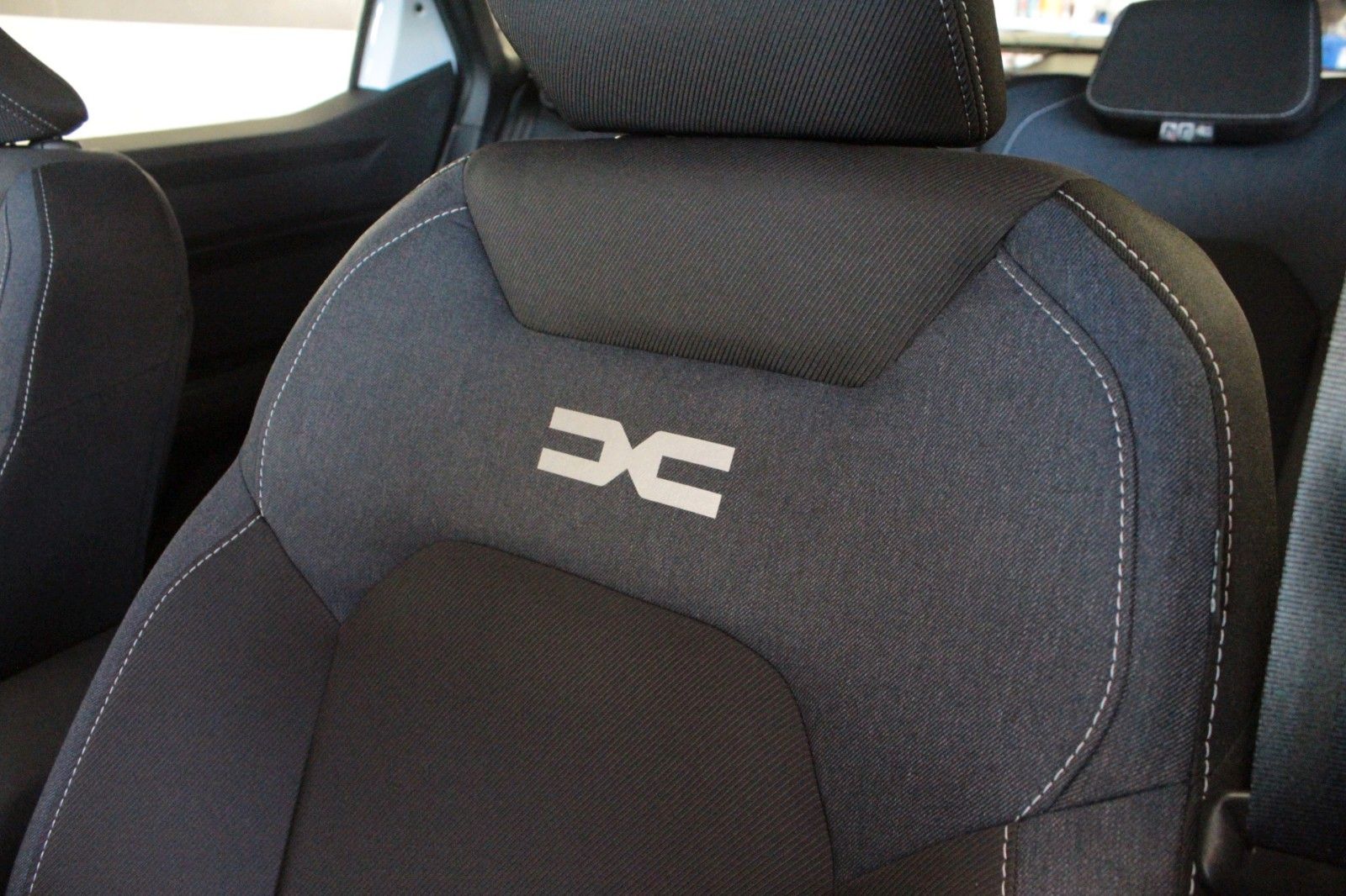 Fahrzeugabbildung Dacia Duster mild hybrid 130 4x4 Expression *Winterp.*