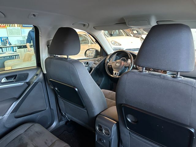 Volkswagen Tiguan Sport & Style 4Motion *BiXenon*Navi*AHK*