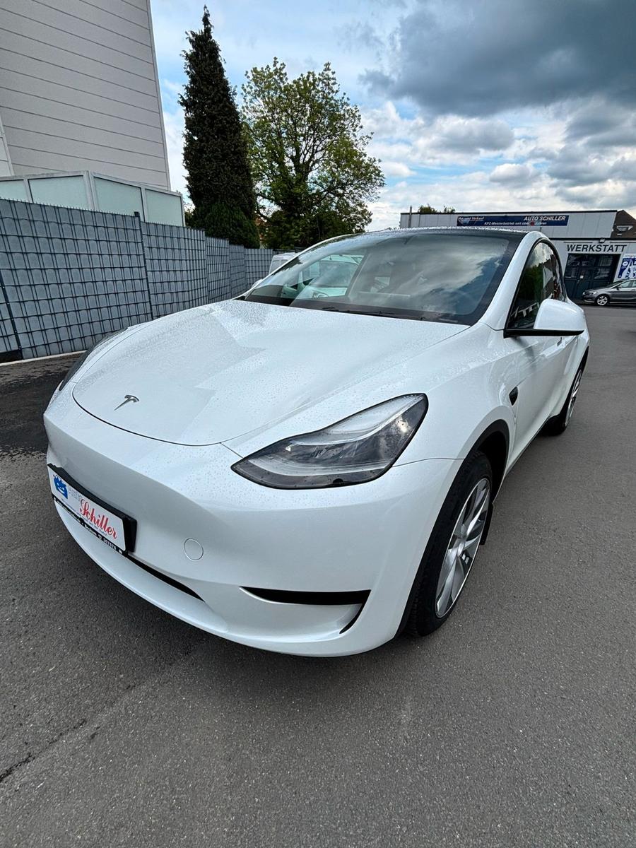 Tesla Model Y Basis RWD # 1 Hand # 98 % # erst 43 tkm