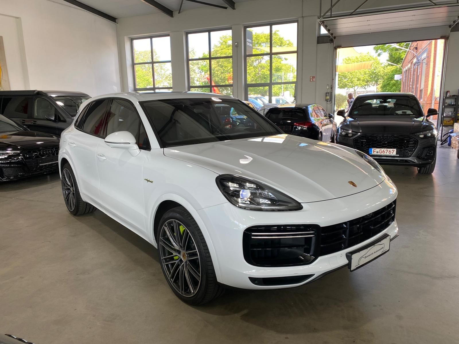 Fahrzeugabbildung Porsche Cayenne Turbo S E Hybrid/Pano/HUD/Matrix/22´/BUR