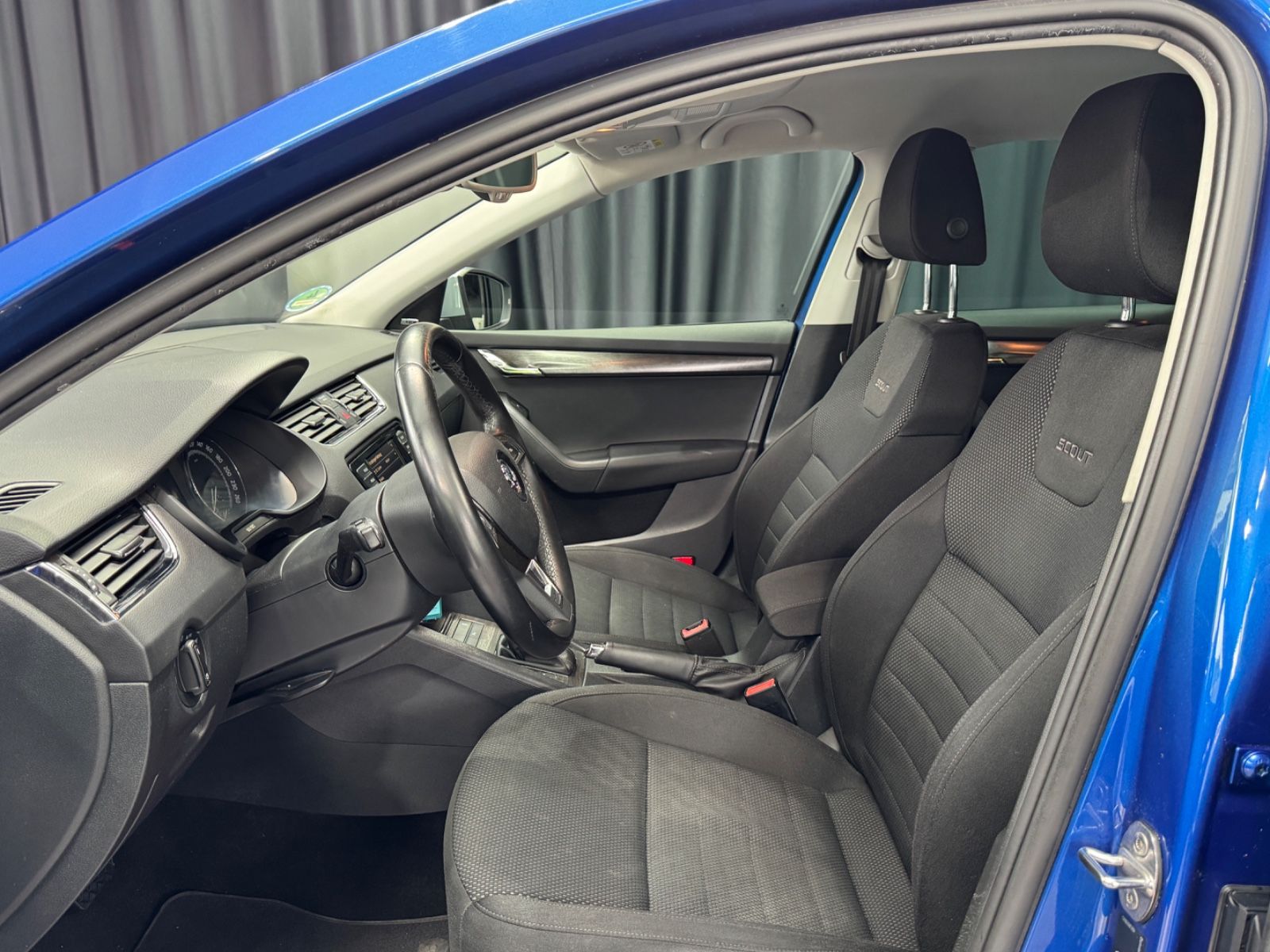 Fahrzeugabbildung SKODA Octavia Combi Scout 4x4|NAVI|XENON|CANTON|