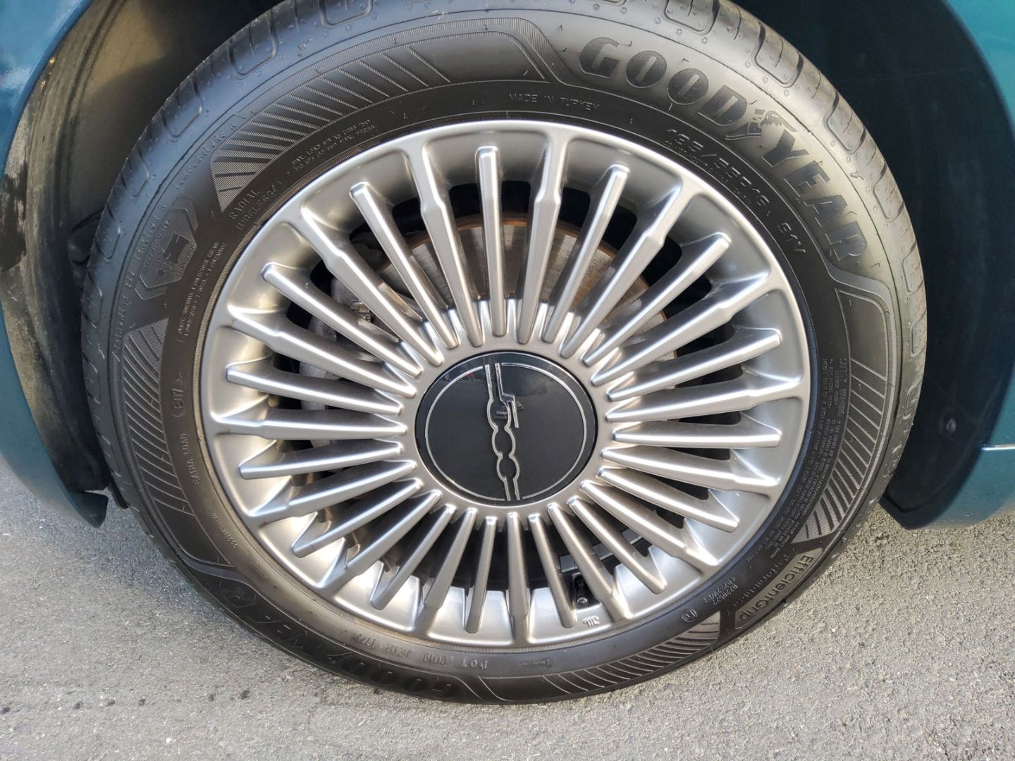 Fahrzeugabbildung Fiat 500e LED SHZ PDC DAB 360°DroneView Keyless CarPl