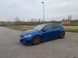 Volkswagen Golf VII R 2.0 mit Perf.-Paket & Discover Pro