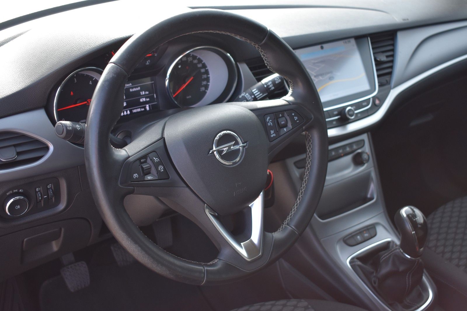Fahrzeugabbildung Opel Astra K Sports Tourer Edition KLIMA/PDC/TEMPOMAT
