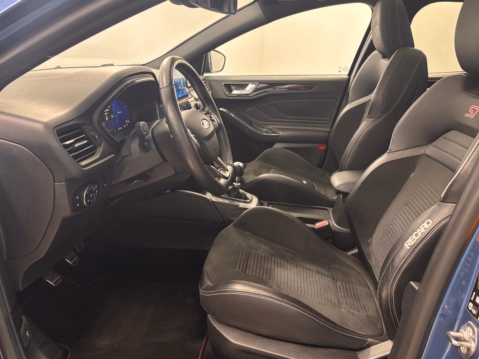 Ford Focus ST*Pano-Dach*Navi*LED*PDC*1.Hand*