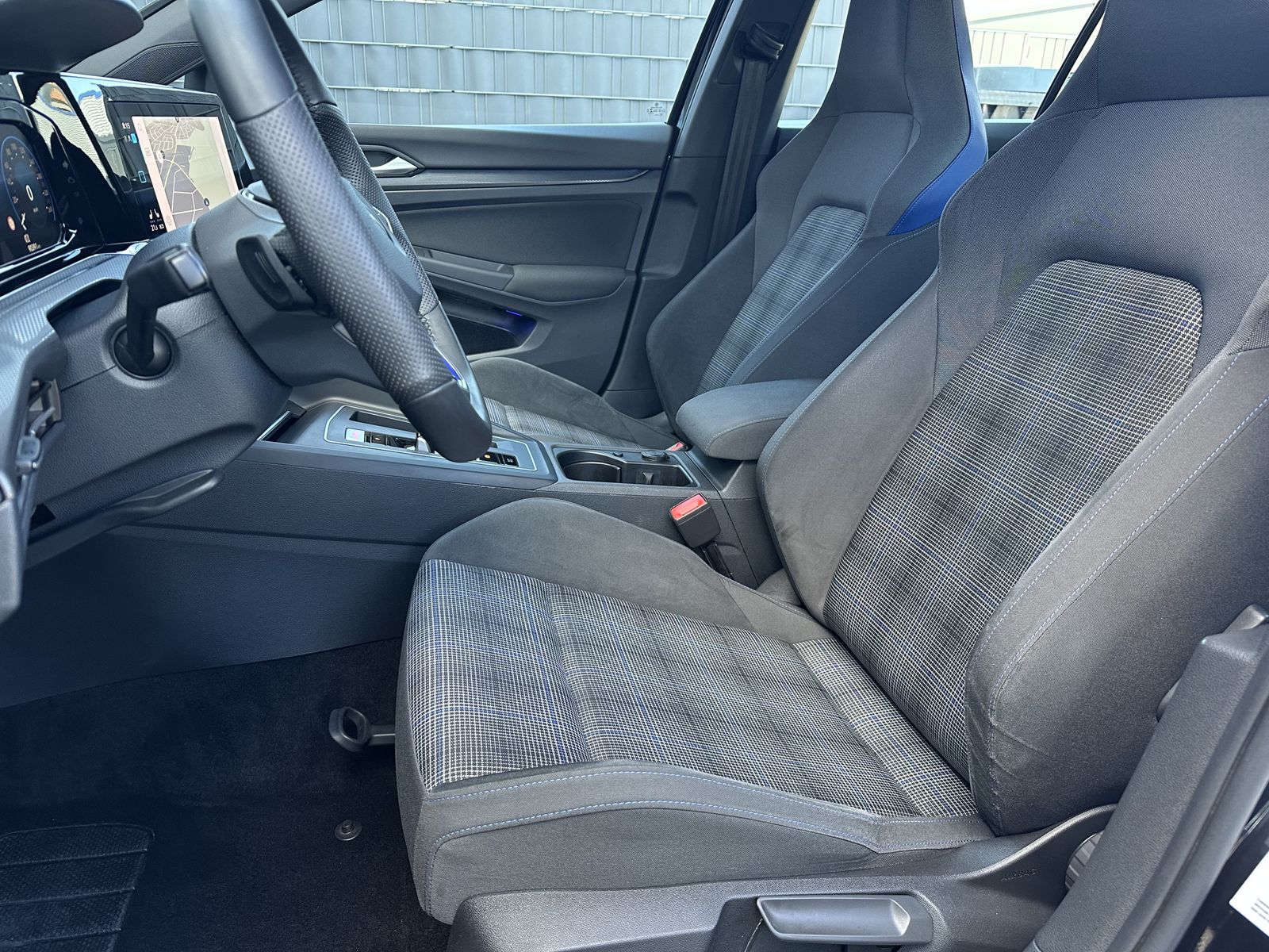 Fahrzeugabbildung Volkswagen Golf VIII GTE eHybrid NAV+LED+HEAD-UP+CARPLAY+VC